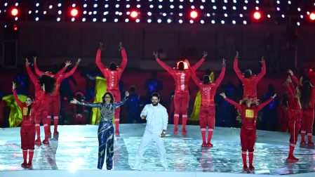 Un espectáculo de luces, láseres y drones acompaña la interpretación de Dominicano Soy, uno de los momentos más emotivos de la ceremonia de inauguración de los XXV Juegos Centroamericanos y del Caribe Santo Domingo 2026 en el Estadio Olímpico Félix Sánchez.