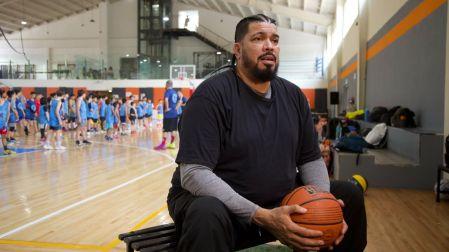 Horacio Llamas, el primer jugador nacido en México en disputar un partido de la NBA, compartió su experiencia con las nuevas generaciones y destacó al deporte como una herramienta para transformar vidas.