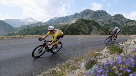 Tadej Pogacar la hizo de gregaro para ayudar a Isaac del Toro en la Etapa reina del Tour de Francia 2026