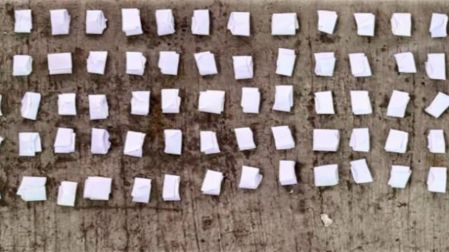 Durante una revisión preventiva le aseguraron 100 dosis de marihuana, 102 envoltorios con cocaína