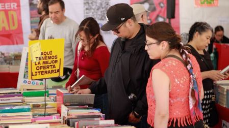 Gran Remate de Libros, Discos y Películas, en el Monumento a la Revolución