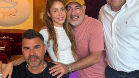 Shakira apareció junto a su ex Antonio de la Rúa.