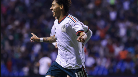 Santiago Sandoval sufrió una fractura espiroidea de falange proximal del cuarto dedo de la mano derecha.