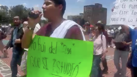Aspirantes asignados a la UNAM cerraron Insurgentes Sur tras la orden de presentar un examen de control.
