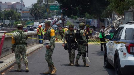 Trabajos de remoción de escombros en la colonia Escandón