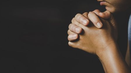 ¿Qué se le pide a Santa Clara de Asís?