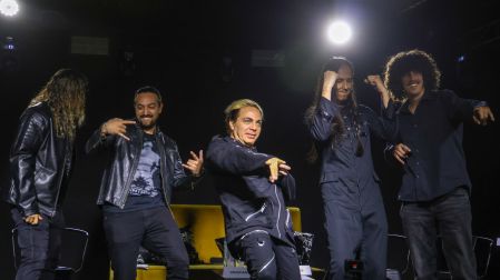 Cristian Castro junto a los integrantes de su banda La Esfinge durante conferencia de prensa en el Fuck Off Room.