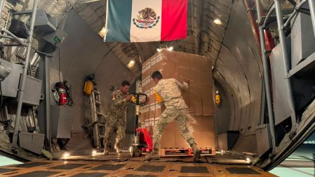 Fuerzas Armadas de México despliegan puente aéreo con ayuda humanitaria hacia Colombia tras el sismo