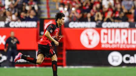 Jürgen Damm ve que Gilberto Mora puede ser un jugador fundamental en el Manchester United