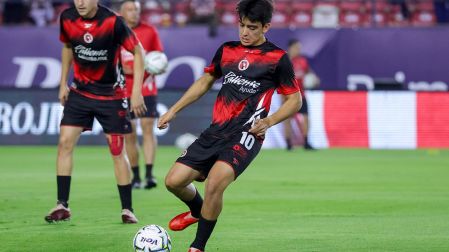 Jürgen Damm consideró que el Manchester United sería muy bueno para Gilberto Mora