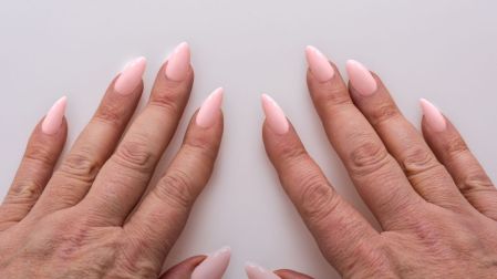 Remedios para reparar uñas dañadas por acrílico