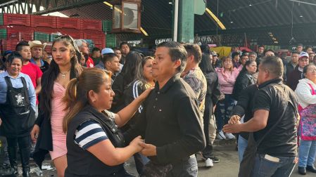 Para conmemorar sus 39 años de historia, autoridades y comerciantes prepararon un programa especial