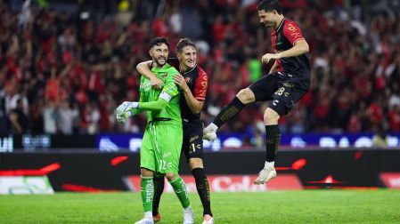 Camilo Vargas fue clave en el triunfo del Atlas sobre Tigres, al detener un penal y dos jugadas clave en tiempo de compensación