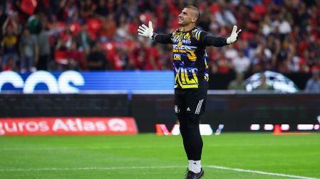 En el calentamiento, Nahuel Guzmán respondió así a los abucheos que recibió por parte de algunos aficionados