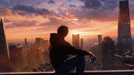 Tom Holland regresa como Peter Parker en Spider-Man: Un Nuevo Día.