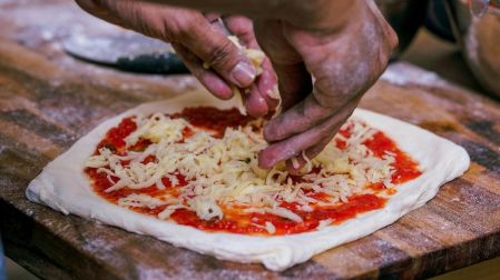 ¿Cómo hacer pizza casera desde cero? Receta sencilla para la mejor masa