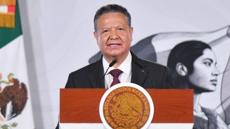 Julio Menchaca, gobernador de Hidalgo, resaltó que Cruz Azul, empresa de origen hidalguense con presencia en distintas regiones del país.