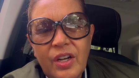 Yolanda Andrade, conductora.