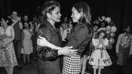 Meghan Markle tiene actualmente mayor libertad para administrar su guardarropa tras dejar de ser integrante activa de la realeza británica.