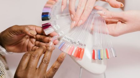 Cómo elegir el color de uñas adecuado para tu tono de piel