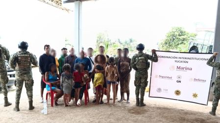 frente a Yucatán Semar rescata a 16 cubanos