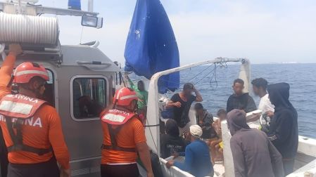 frente a Yucatán Semar rescata a 16 cubanos