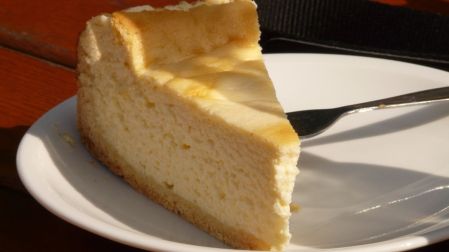Cheesecake de mazapán sin horno: receta fácil y cremosa