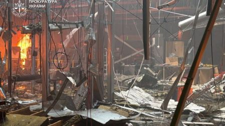 Drones rusos atacaron un centro comercial en Krivói Rog, dejando 14 muertos y más de 120 heridos, entre ellos 22 niños.