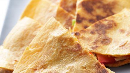 Sincronizadas de pollo con verduras: receta fácil y rápida
