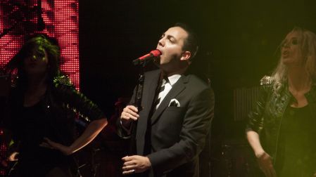 Cristian Castro concluyó con sus estudios de preparatoria.