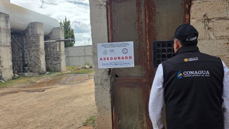 Operativo en Amozoc, Puebla, permitió detener a seis personas y asegurar pipas y tanques usados para el huachicoleo del agua, informó la Conagua.