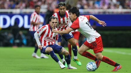 Gilberto Mora dejó la cancha al minuto 78