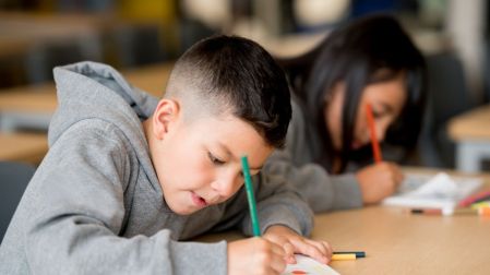 Photomath permite consultar procedimientos de problemas matemáticos paso a paso.
