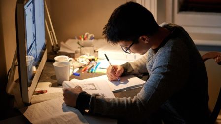 Grammarly ayuda a revisar textos y trabajos escolares escritos en inglés.