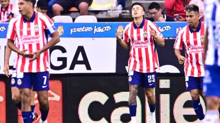 El Piojo Alvarado volvió a anotar con Chivas ante Pachuca