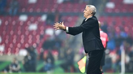 Hernán Crespo no se irá de Atlas.