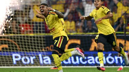 Golazo de Ícaro, su primer gol en Primera División