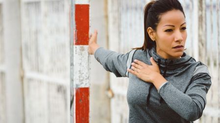 Rutina de ejercicios para fortalecer y tonificar el pecho en mujeres