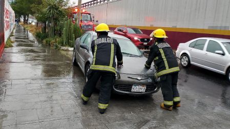Zonas encharcadas tras la fuerte lluvia que se registró este lunes en Pachuca