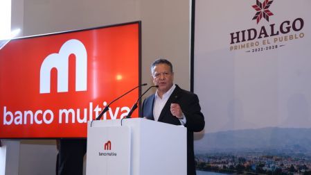 Julio Menchaca, gobernador de Hidalgo, durante sus palabras en la inauguracion de Es tiempo de Hidalgo
