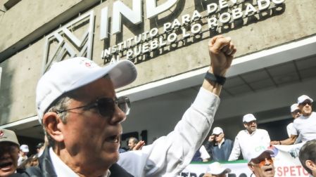 La Alianza Nacional de jubilados, !Mi pensión es ganada! se manifiestan frente al instituto para devolver al pueblo lo robado INDEP.