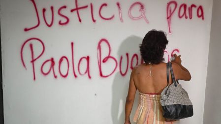 La fiscalía capitalina expuso que actualmente no está en duda la identidad de Paola Buenrostro como mujer trans