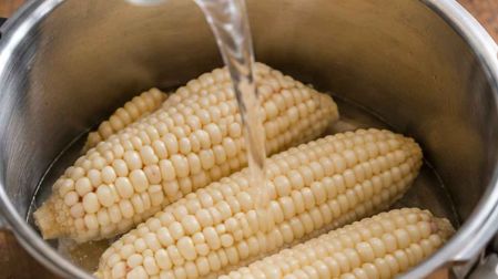 Cómo cocer elotes en olla exprés