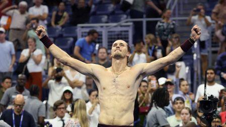 Alexander Zverev se quitó la playera tras terminar su partido de este jueves en el US Open 2026