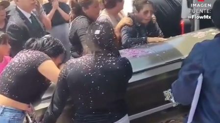 Familiares, amigos y vecinos de San Martín Cuautlalpan se reunieron para dar el último adiós a Aleyda, de 21 años.