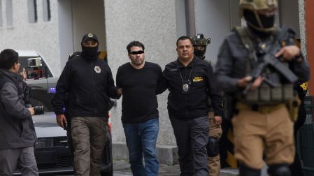 TOLUCA, ESTADO DE MÉXICO, 04SEPTIEMBRE2026.- Diego Sebastián “N” y Gerardo “N”, presuntos implicados en el multihomicidio de Atizapán, donde perdieron la vida Jonathan Meléndez, tecladista de Camilo Séptimo, su esposa embarazada, su pequeña hija de 3 años, una joven trabajadora y su mascota, fueron trasladados del Complejo Central de la Fiscalía General de Justicia del Estado de México (FGJEM) al Centro de Reinserción Social de Barrientos en Tlalnepantla. FOTO: CRISANTA ESPINOSA AGUILAR/CUARTOSCURO.COM