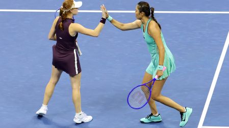 Maya Joint y Chan Hao-ching lograron avanzar a la segunda ronda.