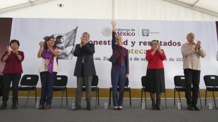 Sheinbaum en Zacatecas, es acompañada por Efraín Morales López, director general de la Comisión Nacional del Agua; Edna Elena Vega, secretaria de Desarrollo, Agrario, Territorial y Urbano; Leticia Ramírez Amaya, secretaria del Bienestar; David Monreal Ávila, gobernador Constitucional del Estado de Zacatecas; Rosa Icela Rodríguez Velázquez, secretaria de Gobernación; Jesús Antonio Esteva Medina, secretario de Infraestructura, Comunicaciones y Transportes y Columba Jazmín López Gutiérrez, secretaria de Agricultura y Desarrollo Rural.