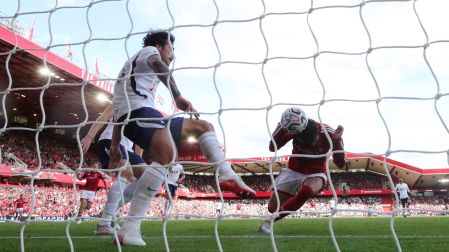El gol de Neco Williams fue invalidado.