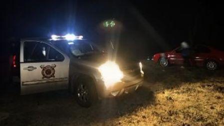Elementos de Protección Civil que apoyaron a tres personas en la presa Caborca
